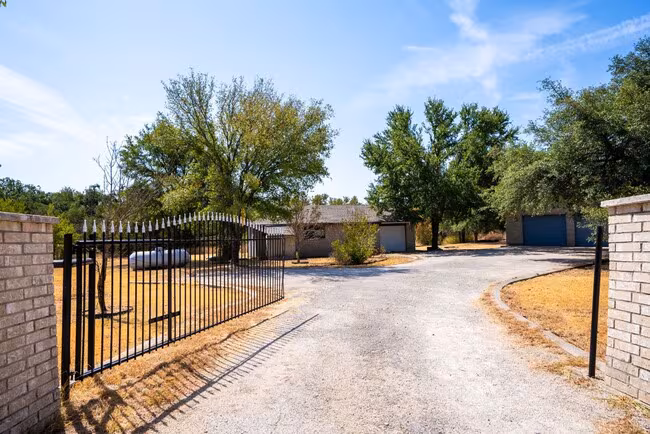 354 Co Rd 264 Leander, TX 78641 photo 2