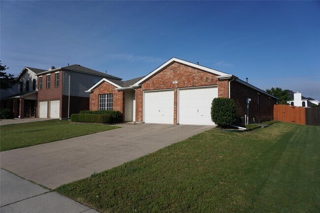 2417 Hampton Drive, Little Elm, TX 75068 photo 3