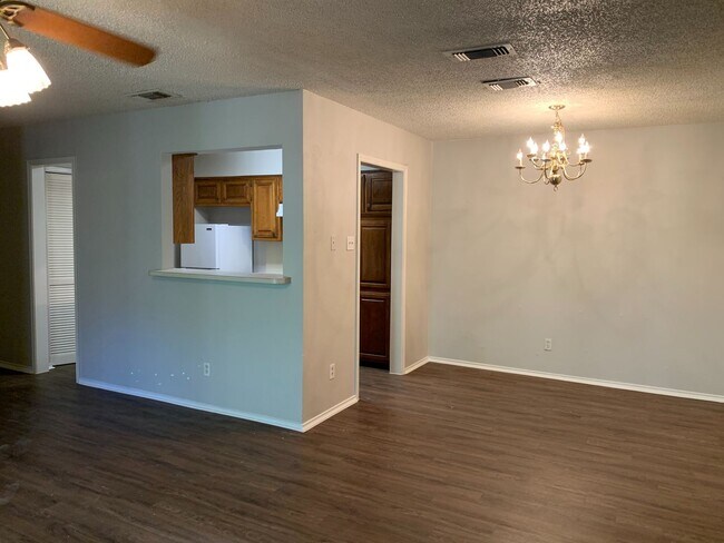 417-421 Gardenview St Denton, TX 76207 photo 3
