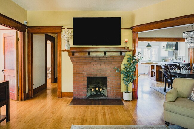 3330 Albatross St San Diego, CA 92103 photo 2