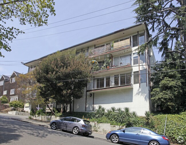 671 Vernon photo 2