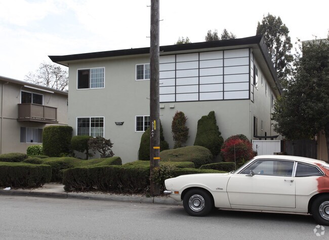 1125 Capuchino Avenue, Burlingame, CA 94010 photo 2