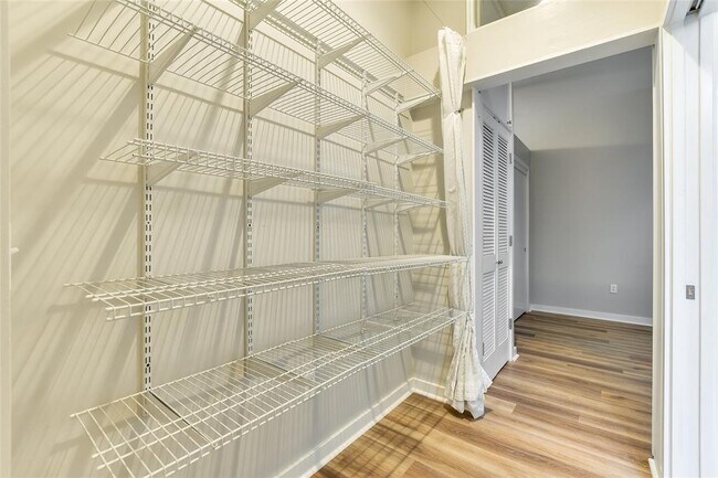 507 Sabine St Austin, TX 78701 photo 3
