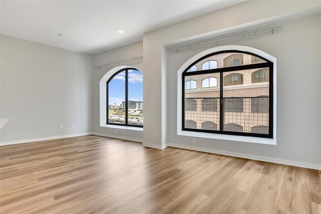 507 Sabine St Austin, TX 78701 photo 4