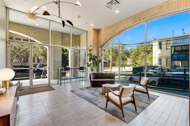 507 Sabine St Austin, TX 78701 photo 2