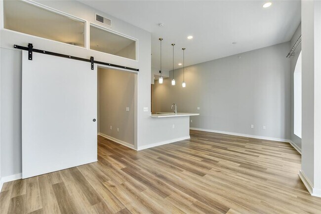 507 Sabine St Austin, TX 78701 photo 5