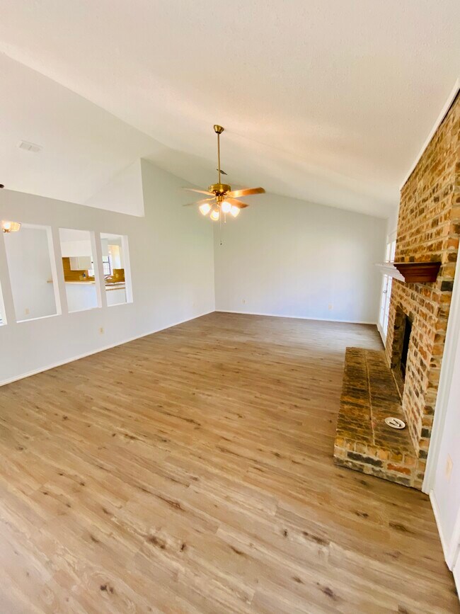 1501 Vera Cruz Drive, Plano, TX 75074 photo 2