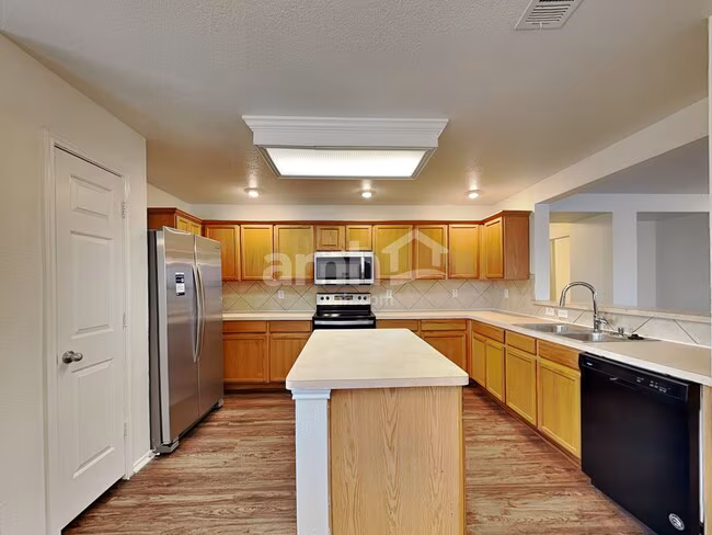 2203 Terrell Drive, Grand Prairie, TX 75052 photo 3