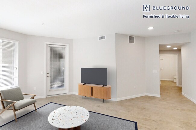 6301 Shellmound St Emeryville, CA 94608 photo 2