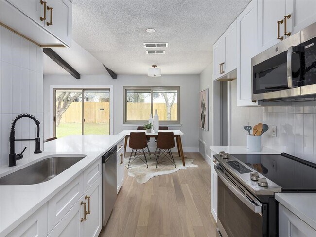 9704 Chukar Cir Austin, TX 78758 photo 4