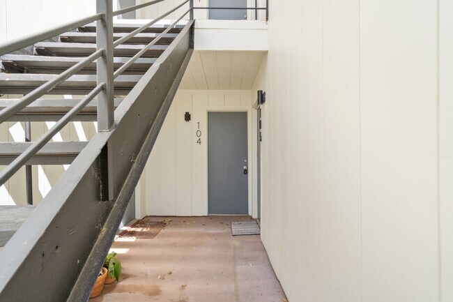 4105 Speedway, Unit 205 photo 3