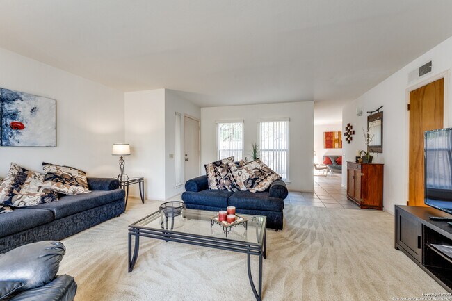 11642 Open Meadow St San Antonio, TX 78230 photo 3