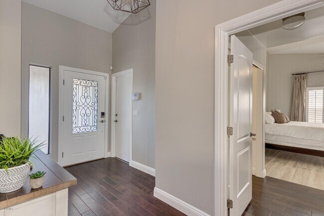 6218 E WALTANN Lane photo 3