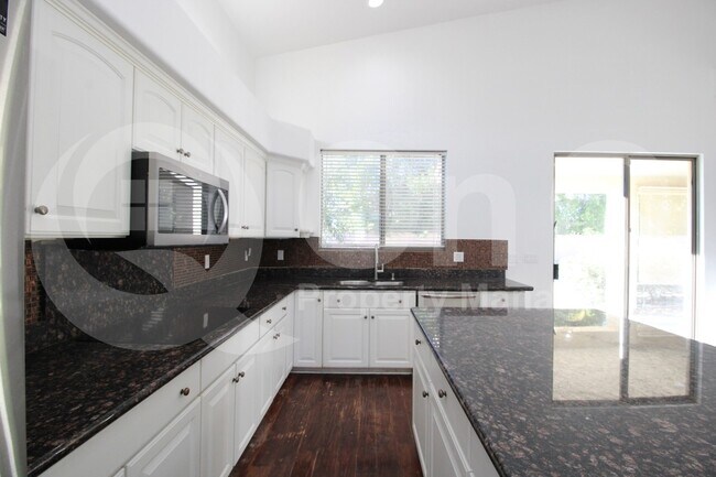 21104 N 69th Dr Glendale, AZ 85308 photo 4