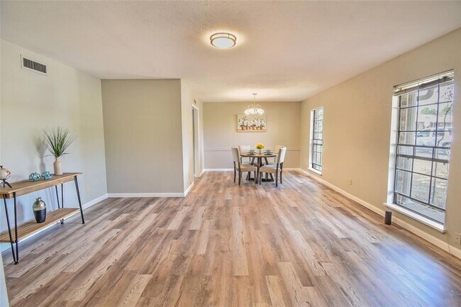 1968 Rambling Ridge Lane, Carrollton, TX 75007 photo 3