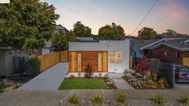 1415 Tenth St Berkeley, CA 94710 photo 2