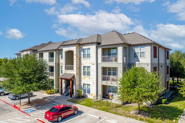 Oaks of Kyle Apartments photo 5
