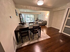 3927 108th Avenue Northeast, Bellevue, WA 98004 photo 2