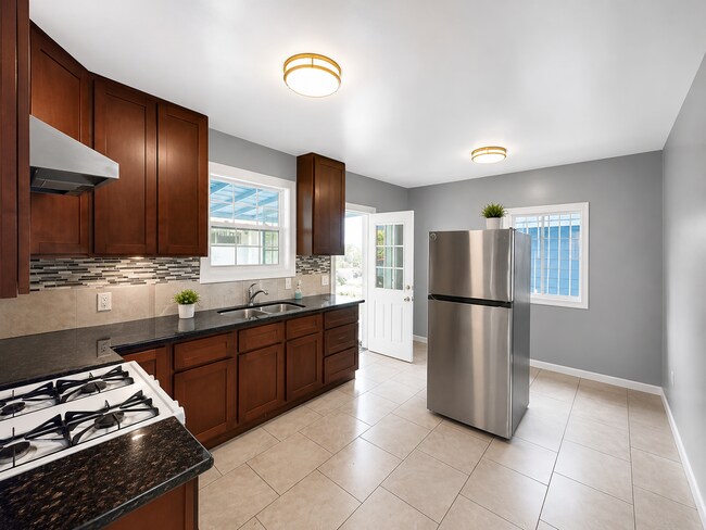 574 Duboce Ave Richmond, CA 94801 photo 3