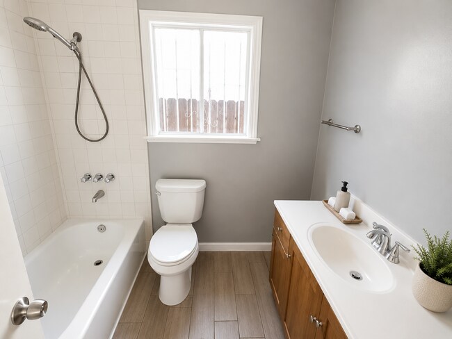 574 Duboce Ave Richmond, CA 94801 photo 2