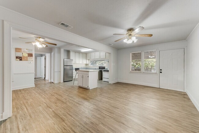 123 Folly Beach Drive, Lake Dallas, TX 75065 photo 5