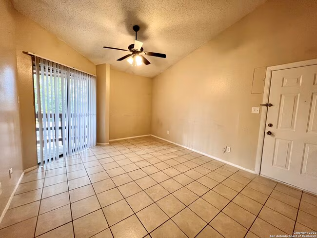 3616 Fairmeadows St San Antonio, TX 78211 photo 3