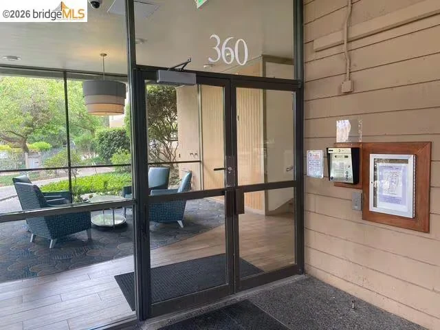 360 N Civic Dr Walnut Creek, CA 94596 photo 2