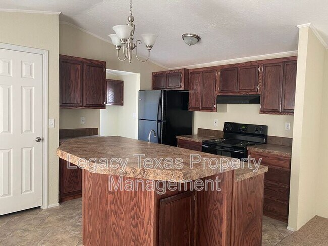 800 N Old Betsy Rd Cleburne, TX 76031 photo 3