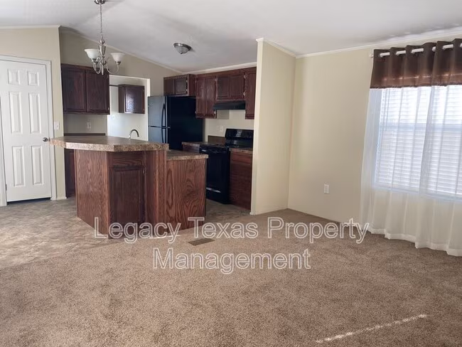 800 N Old Betsy Rd Cleburne, TX 76031 photo 2