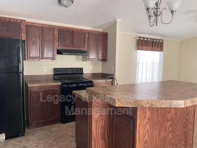 800 N Old Betsy Rd Cleburne, TX 76031 photo 4