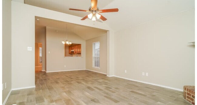 1510 Brookleaf Dr photo 3