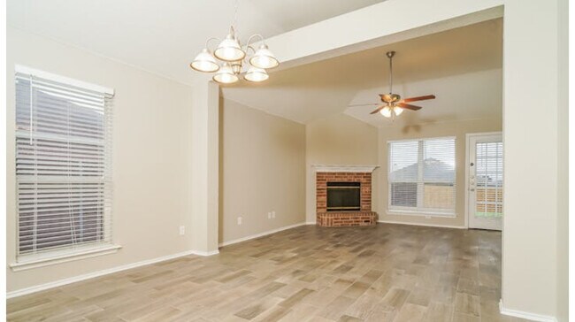 1510 Brookleaf Dr photo 2