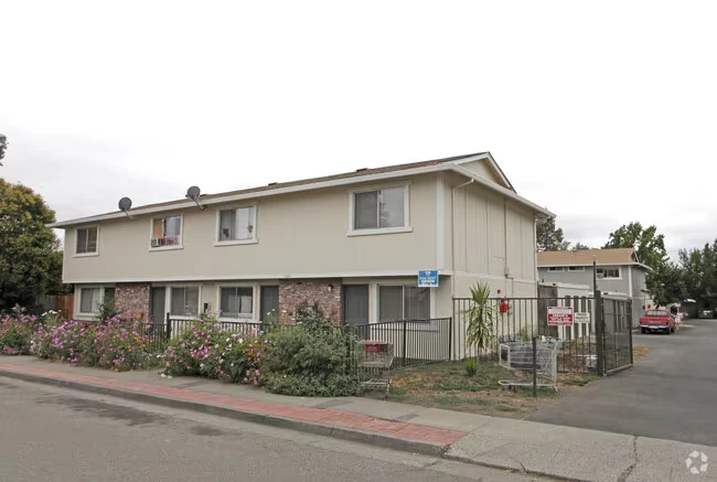 Herbert Street Apartments II photo 3