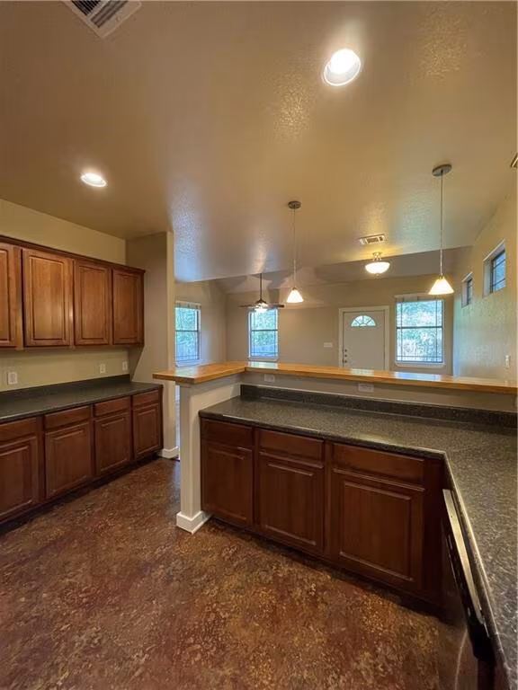 200 W N Loop Blvd Austin, TX 78751 photo 2