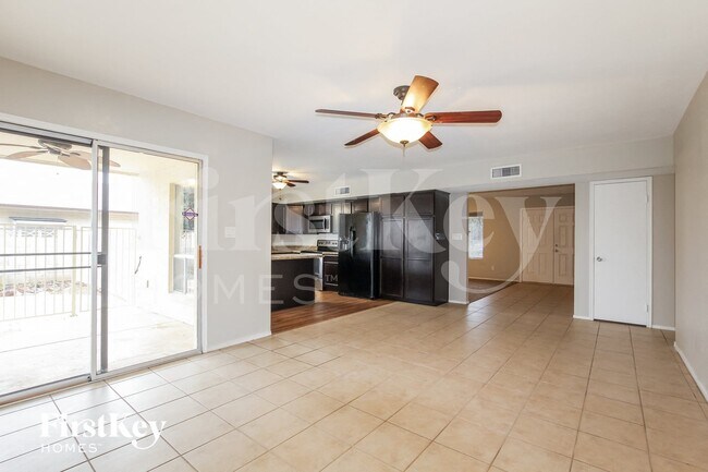 9047 N 48th Ave Glendale, AZ 85302 photo 3