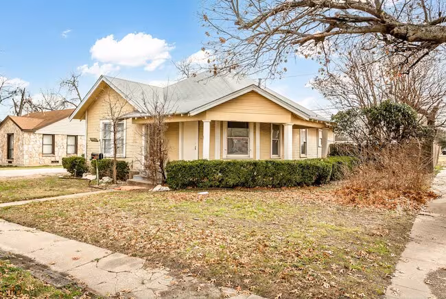 316 W Avenue A Garland, TX 75040 photo 2
