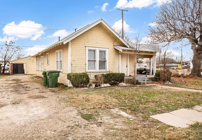 316 W Avenue A Garland, TX 75040 photo 5