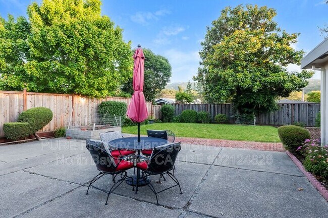 10 Nancy Dr Novato, CA 94947 photo 2