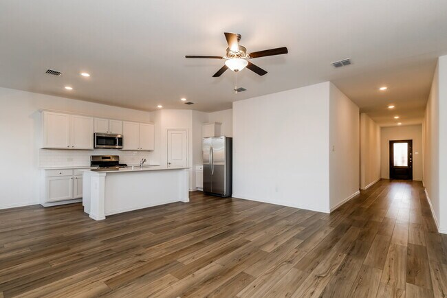 1114 Daffodil St Princeton, TX 75407 photo 4
