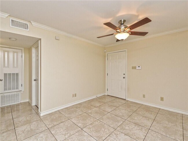 407 E 45th St Austin, TX 78751 photo 2