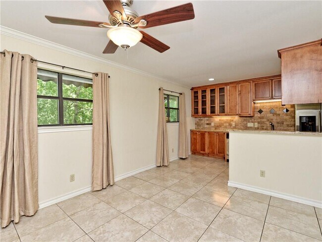 407 E 45th St Austin, TX 78751 photo 3