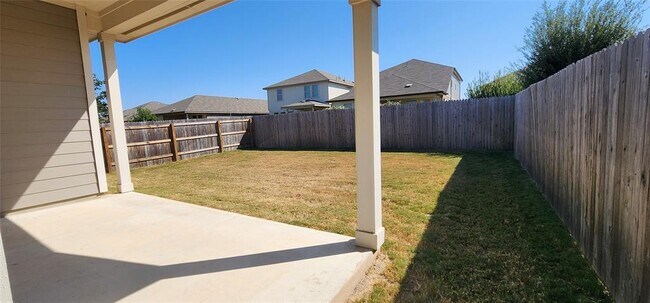 440 Los Olives Lane, Liberty Hill, TX 78642 photo 2