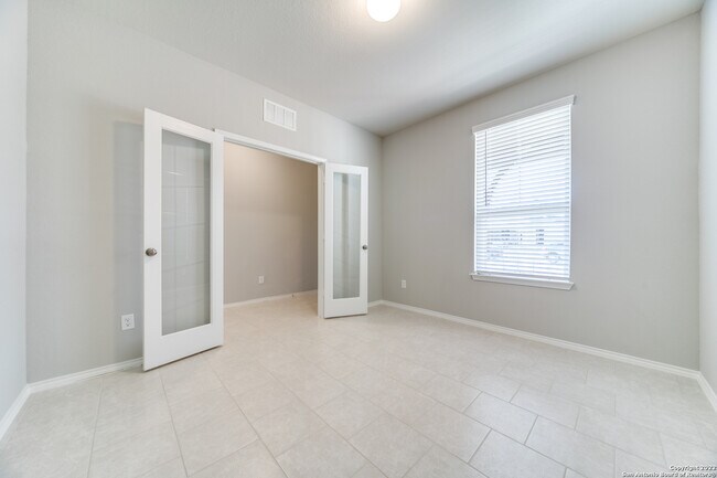 323 Floating Feather San Antonio, TX 78260 photo 4