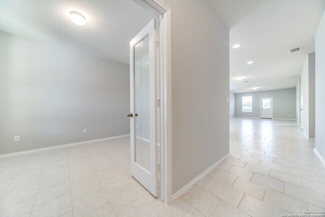 323 Floating Feather San Antonio, TX 78260 photo 5