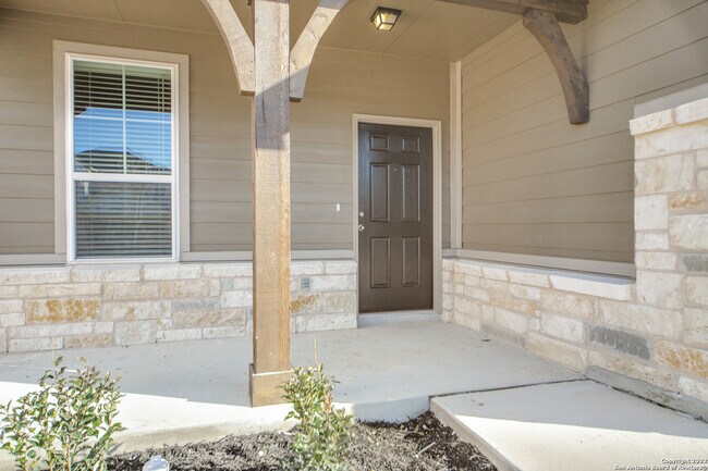 323 Floating Feather San Antonio, TX 78260 photo 3