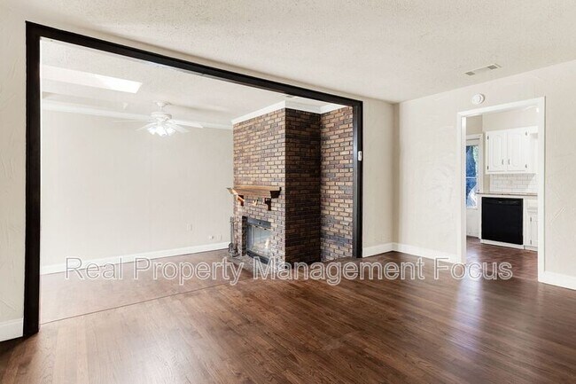 1725 Brake Dr Carrollton, TX 75006 photo 4