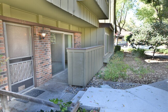 Updated 4 Bedroom, 2.5 Bathroom Townhouse in North San Jose photo 3