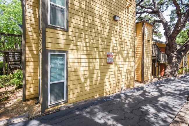 1000 W 26th St Austin, TX 78705 photo 3