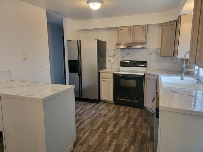 Spacious Spanaway rambler with covered patio and fenced yard. photo 5