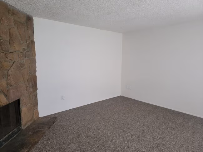 Spacious Spanaway rambler with covered patio and fenced yard. photo 4